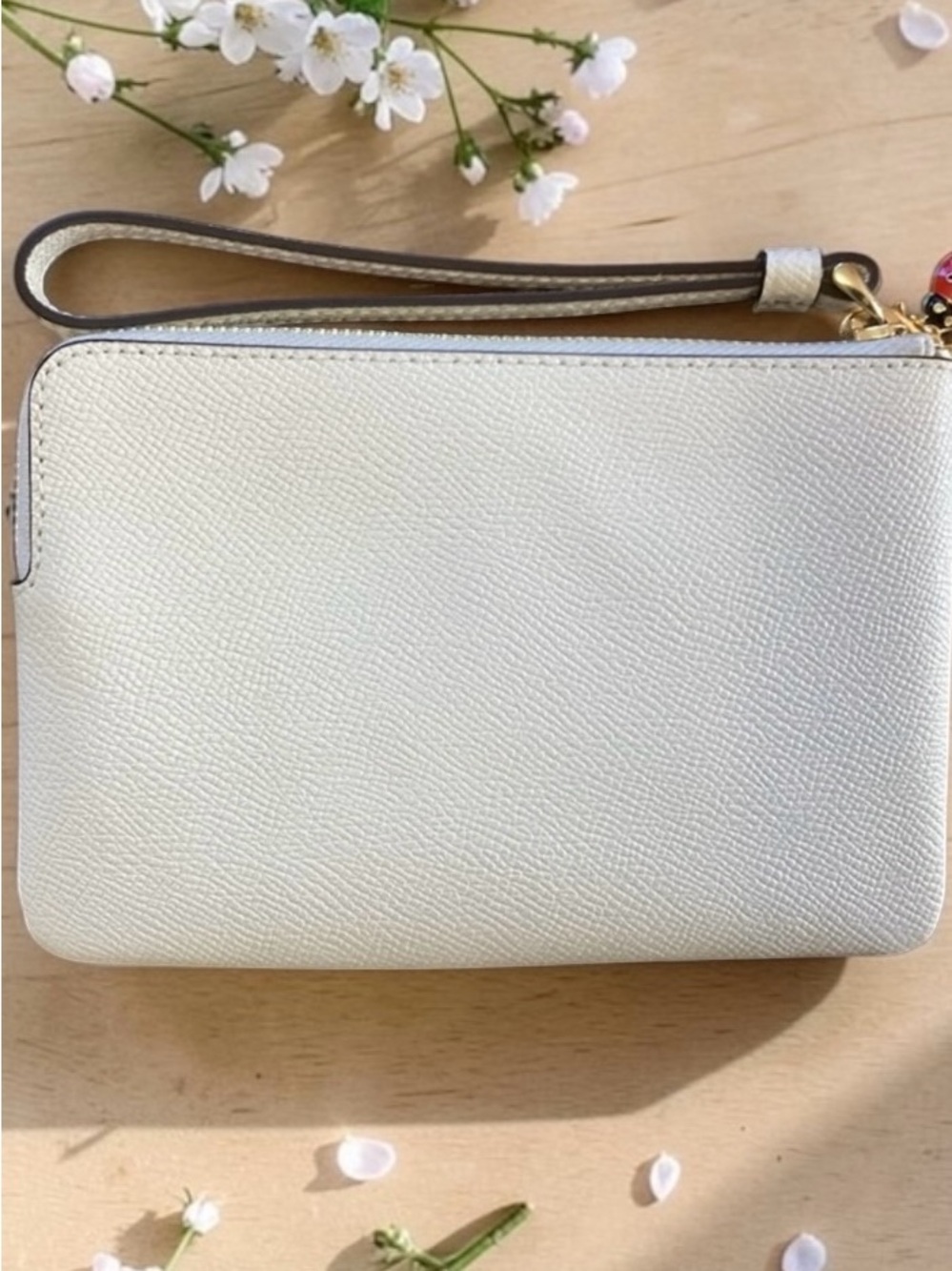 Coach Chalk Cream Leather Zip Wristlet with Gold Hardware - Picture 4 of 5